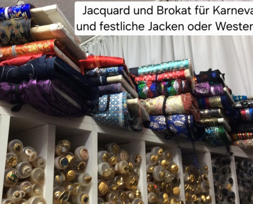 Jacquard und Brokat Stoffe in Cilly's Nähkästchen. Geeignet für Karneval und festliche Jacken oder Westen.